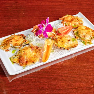 Conchitas Gratinadas Con Camarones Y Salsa Coral